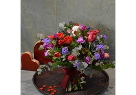 VARIADO CON TULIPANES ROJOS